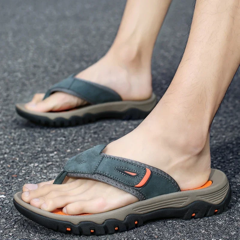 جديد الصيف شبشب رجالي تنفس الفاخرة الرجال الصنادل الشاطئ الكلاسيكية جلد طبيعي رجالي النعال في الهواء الطلق الرجال الوجه يتخبط