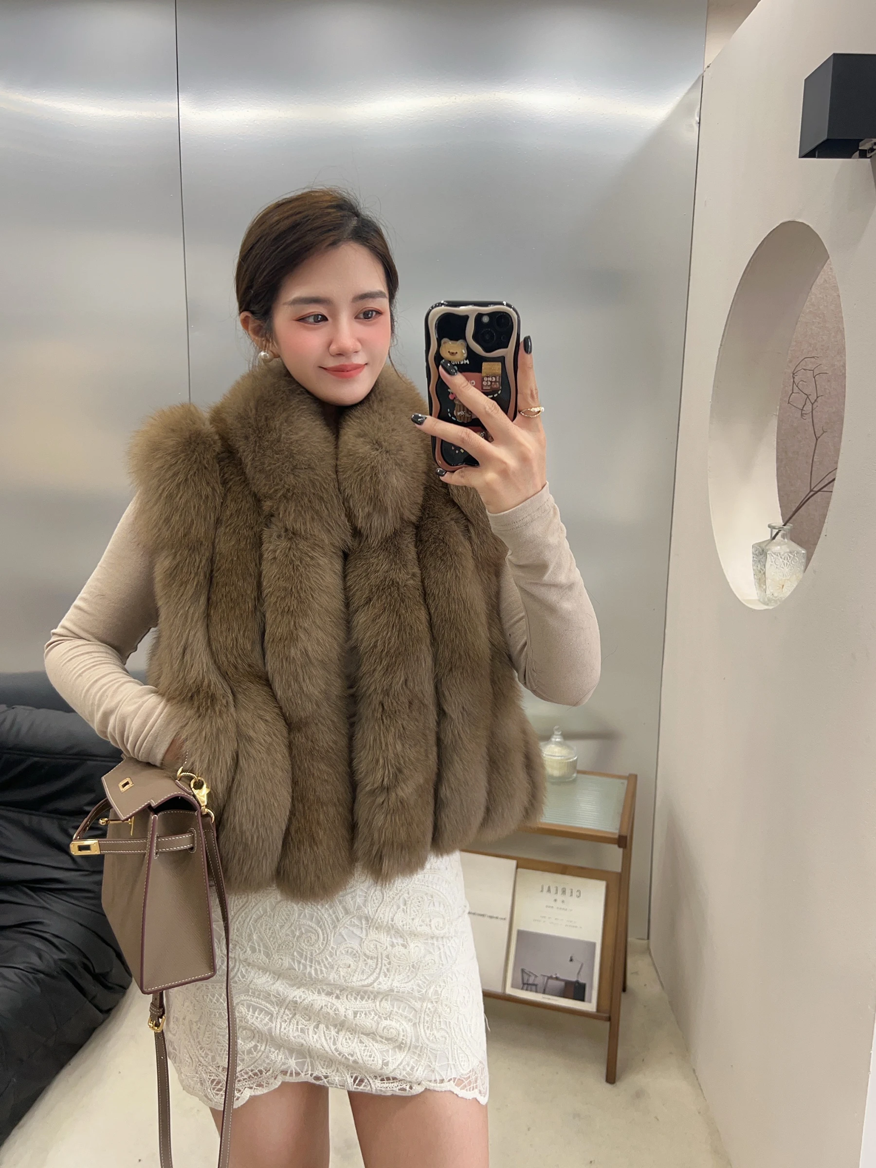 (Fox Beauty) سترة شتوية جديدة لعام 2025 من فراء الثعلب الصغير سترة علوية للتخسيس بشريط عمودي للنساء