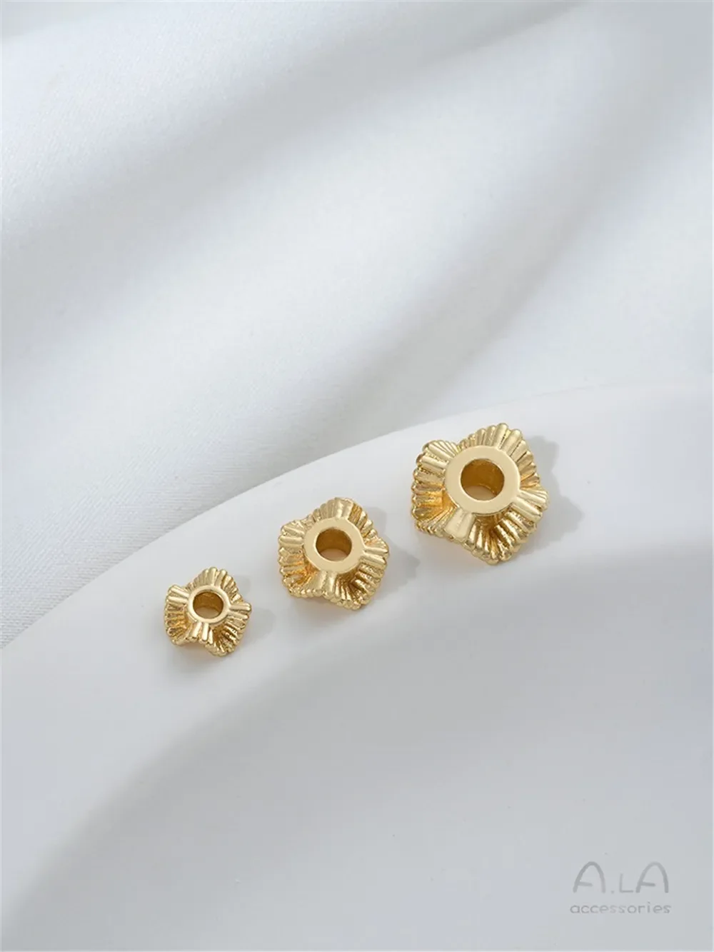 Partición de encaje ondulado plisado envuelto en oro de 14K, accesorios de partición con cuentas hechos a mano, materiales de joyería hechos a mano K009