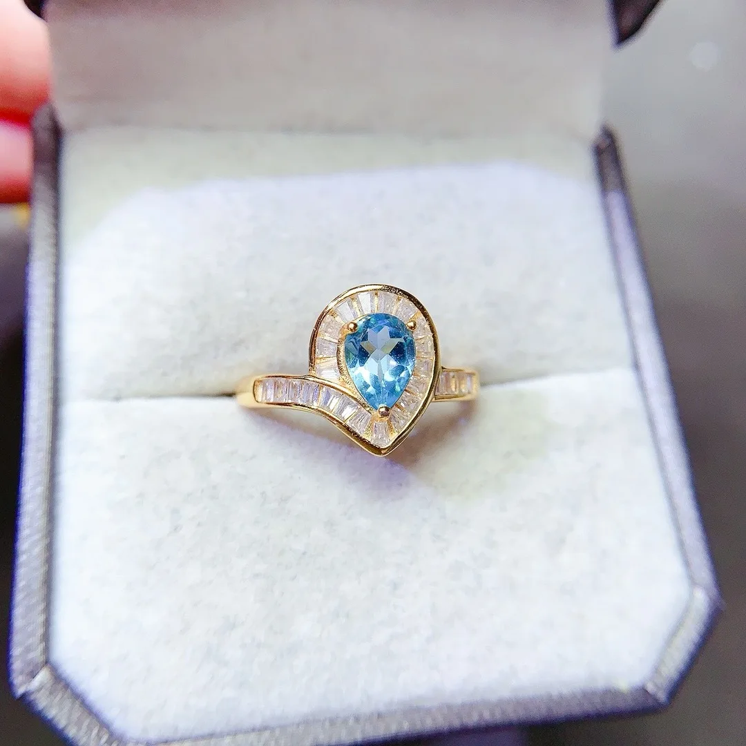 

Потрясающее женское кольцо из стерлингового серебра 925 пробы с натуральным топазом. Идеальная модная ювелирная деталь для подарка.