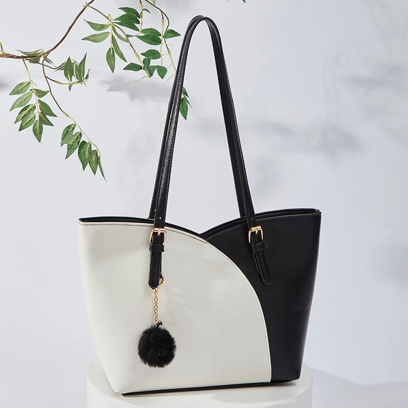 

Color-Blocked Tote Bag for Women, Large Capacity Shoulder Bag with Pom-Pom Decoration, Versatile Soft Leather Handbag for Commuting, Large Capacity Bag for Students and Office Workers