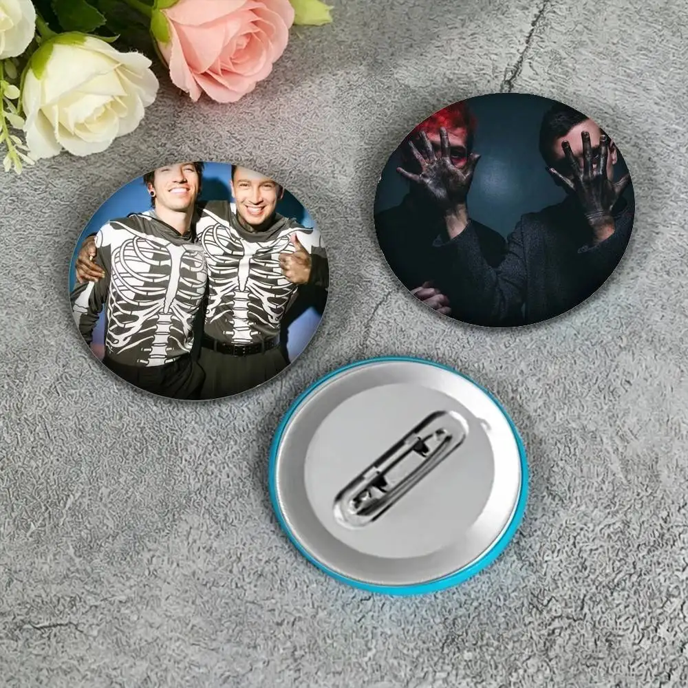 T-Twenty One Pilots Band 25 32 44 58 75mm Badges Personalized Round Brooches Pins Accessory Gift