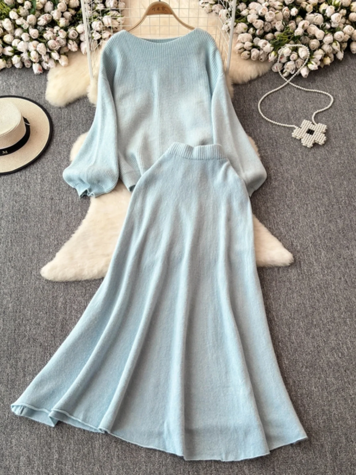 طقم سترة محبوكة فضفاضة بأكمام طويلة للنساء مع تنورة قصيرة عالية الخصر بتصميم كوري متعدد الاستخدامات