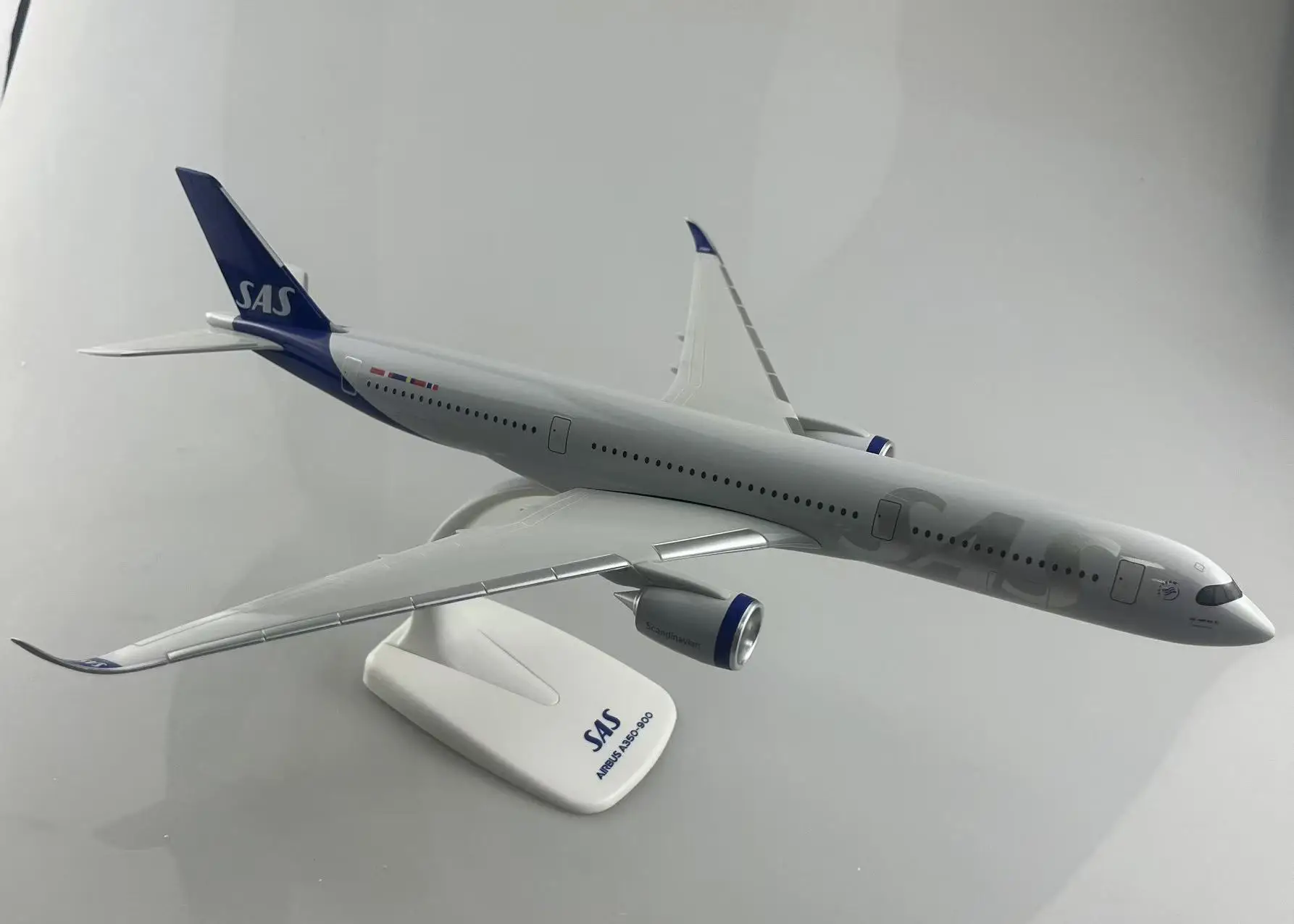 33 CM A350-900 Scandinavische SAS Airlines Model Vliegtuig 1/200 Schaal Vliegtuigen ABS Plastic Vliegtuig Verzameld Gift Door Luchtvaart