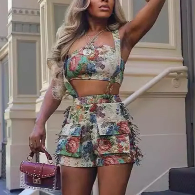 

2025 Новый женский комплект из 2 предметов в стиле ретро с цветочным принтом во французском стиле, шорты-комбинезон без косточек с кисточками и уличным дизайном для вечеринок и повседневных вечеринок