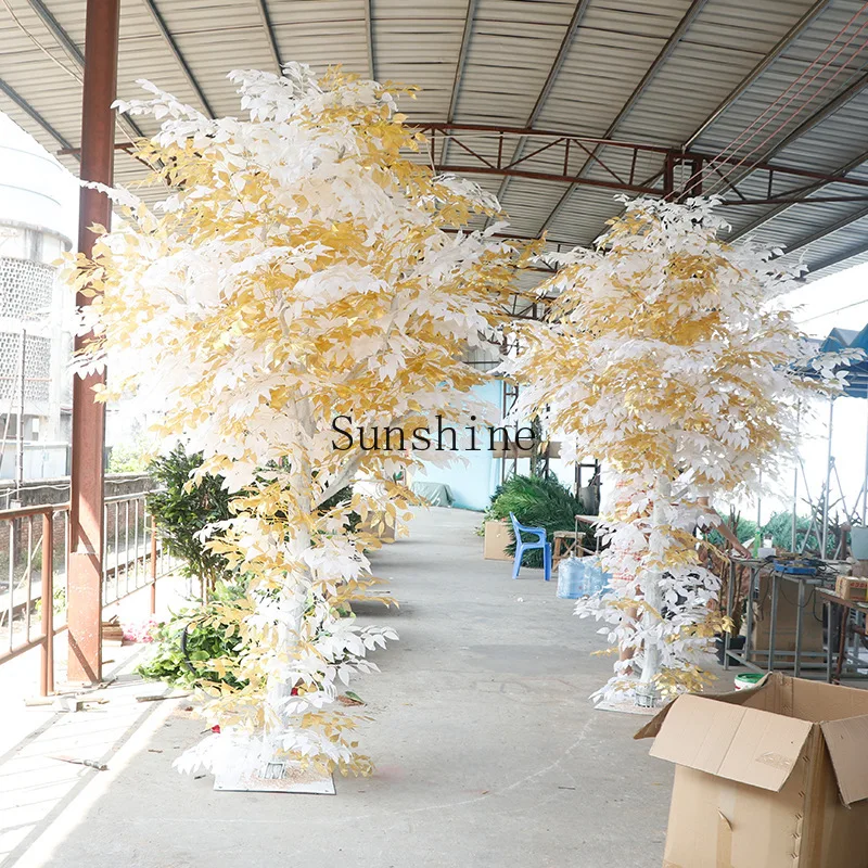 

Simulated two-color banyan tree, real wooden pole, fake green plant big tree