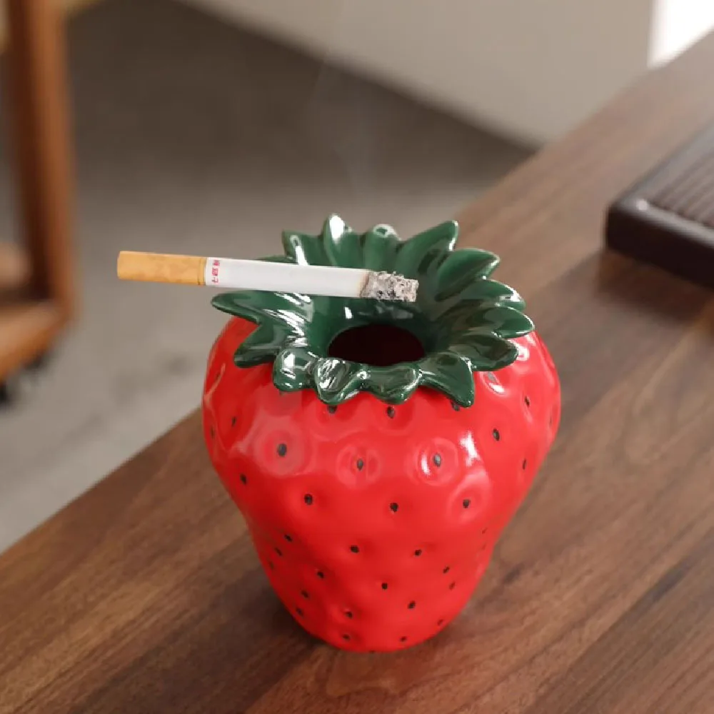 Ceramic strawberry ashtray with lid, windproof and fly ash proof, home, living room, office ashtray decoration, storage, and pro