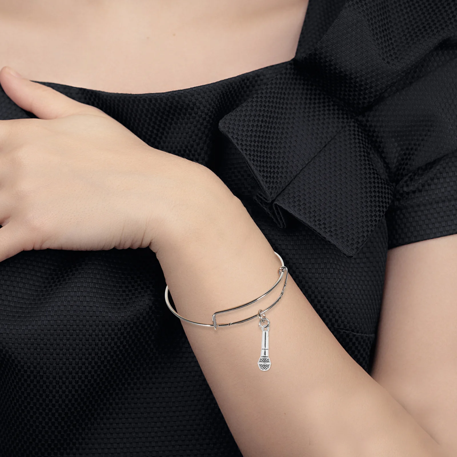 

20pcs Alloy Microphone Pendant Silver Diy Music Charm For Jewelry Making Craft Bracelet Necklace Keychain Accessory