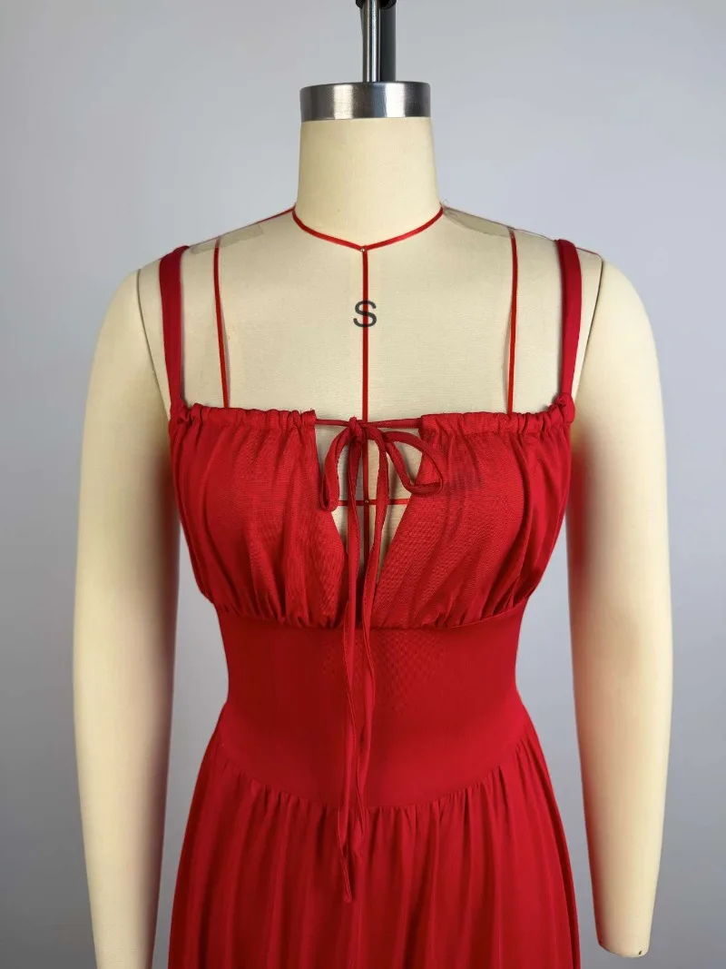 Elegantes Sommer-Korsettkleid mit Spaghettiträgern für Hochzeitsgäste, Brautjungfern und Partys, Langes Abendkleid mit Stufen und Falten – Detail 3