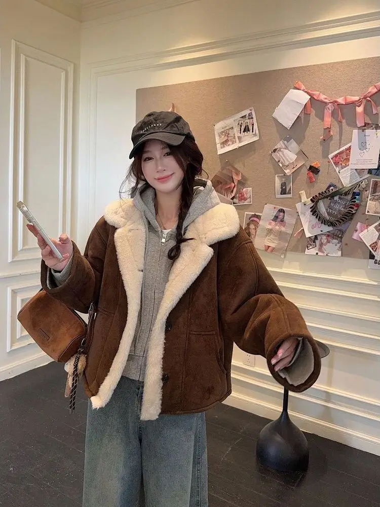 

Куртка из овечьей шерсти Маленькая Красная Оранжевая Желтый Зеленый Синий Фиолетовый Розовый Коричневый Черный Белый Серый Серебристый Золото Бронза Медь Металлик Хром