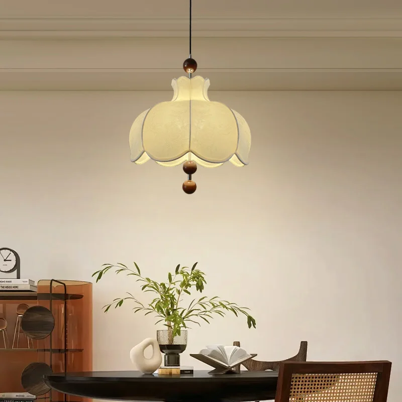 French Retro Wooden Pendant Light Petal Printing Fabric Hanging Lamp Medieval Living Room Bedroom Restaurant Kitchen Chandelier