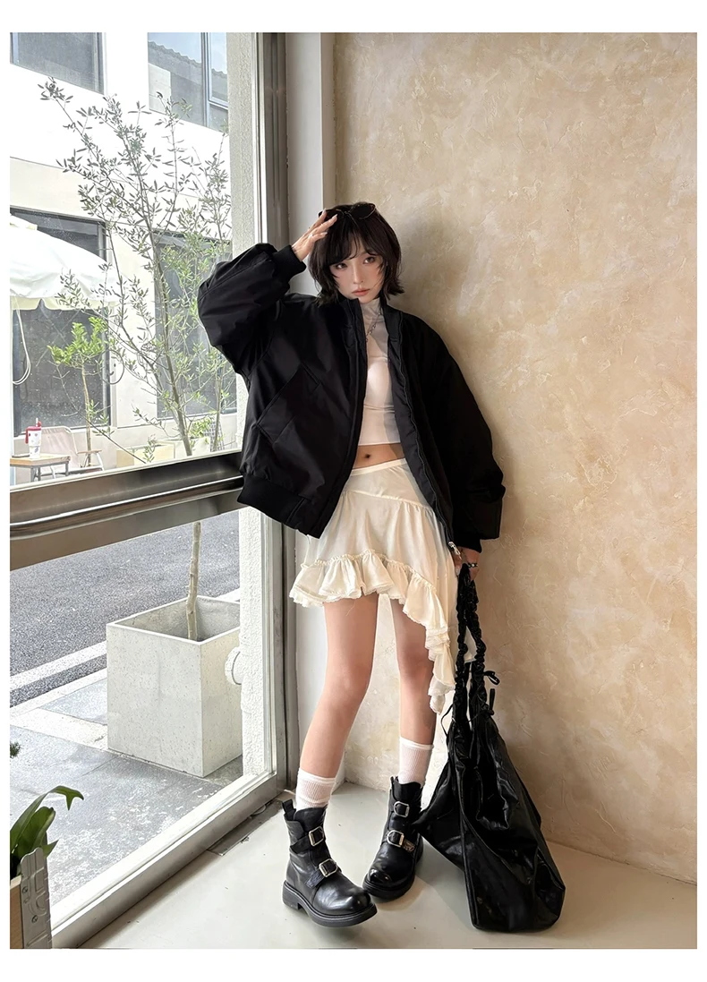 Parki damskie dziewczęce krótkie zimowe z bio-bawełny pikowane zapinane na guziki z falbankami miejskie eleganckie modne niezwykłe klasyczne wyrafinowane wyraziste 2025