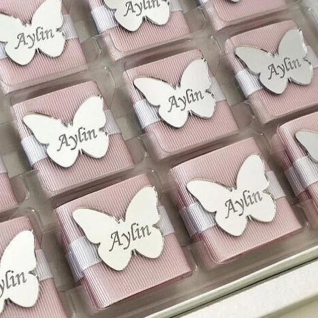 30/50/100szt Spersonalizowane akrylowe grawerowane imię Baby Shower Chrzest Czekoladowa zawieszka Motyl Niestandardowa zawieszka Dekoracja imprezowa Ulubione