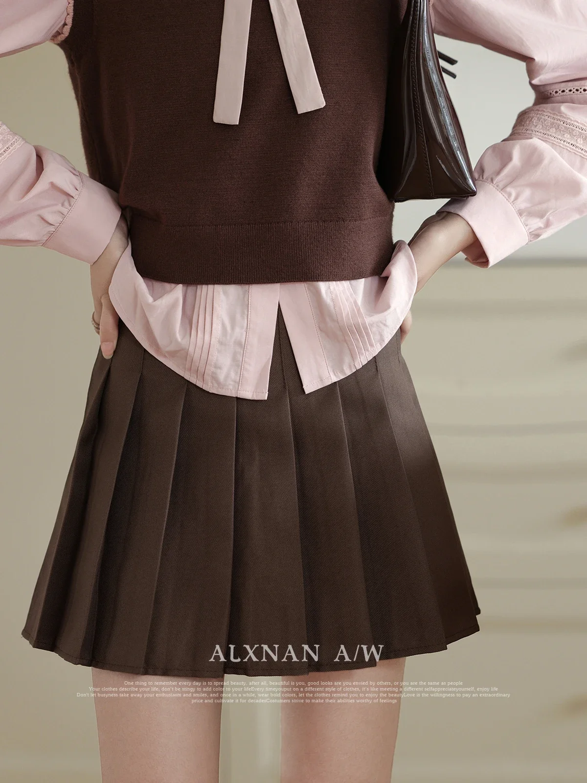 

ALXNAN Women Sweet Mini Pleated Skirts Female 2024 Fall Fashion Elegant Solid Short A Line Skirts Woman Autumn Clothing LXN31021