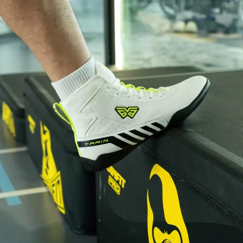 Classic Brand Comfortable Mid-Top Wrestling Sneakers Top Quality Wearable Boxing Fighting Boots Anti Slip Indoor Fighting Shoe
