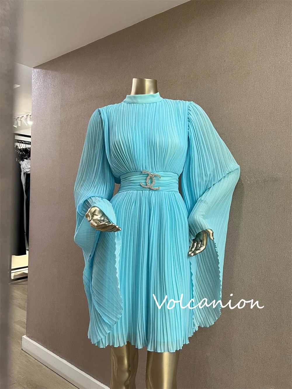 تخصيص أزياء الشيفون مطرزة الطية ألف خط الياقة العالية فساتين صغيرة مخصصة أحجام المناسبات المتاحة