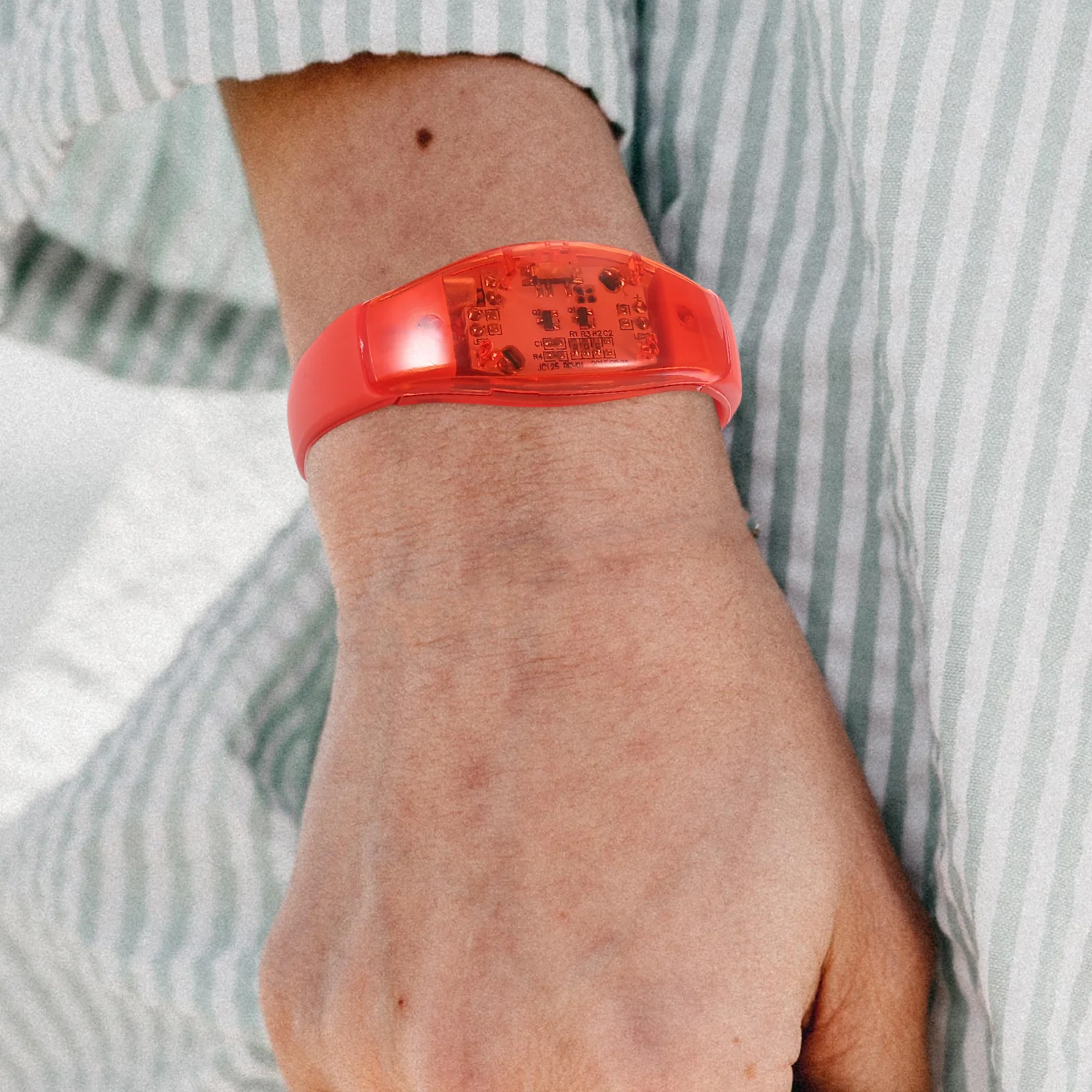 

1pc Voice Controlled LED Bracelet Glow Wristband Luminous Silicone Bangle Party Concert Dazzling Flashing