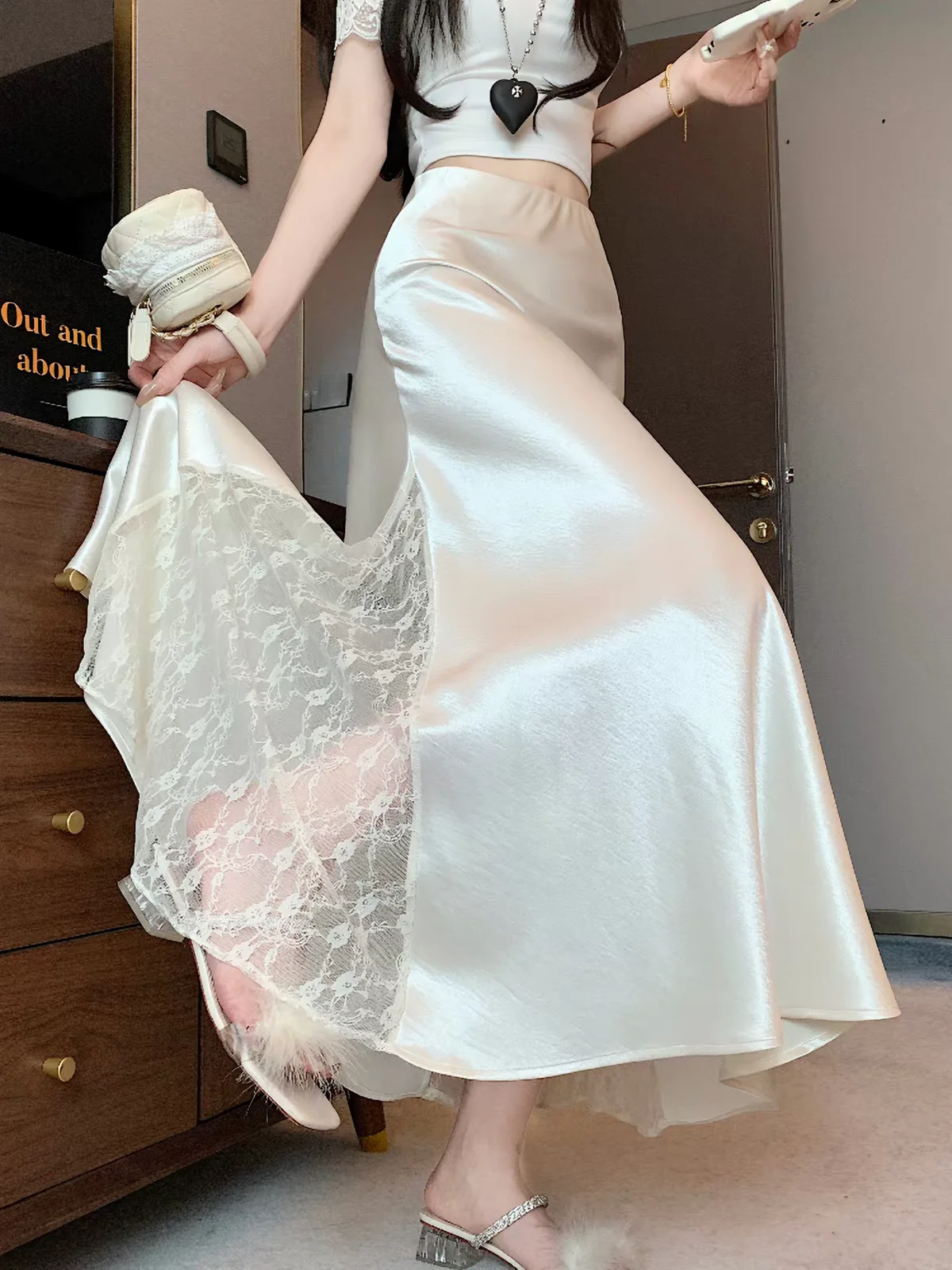 Satin-Midirock mit Spitzenbesatz, französische Eleganz, hohe Taille, figurbetont, Fischschwanzsaum, schmale Passform, Bleistiftröcke für Damen, Sommer-Chic-Stil