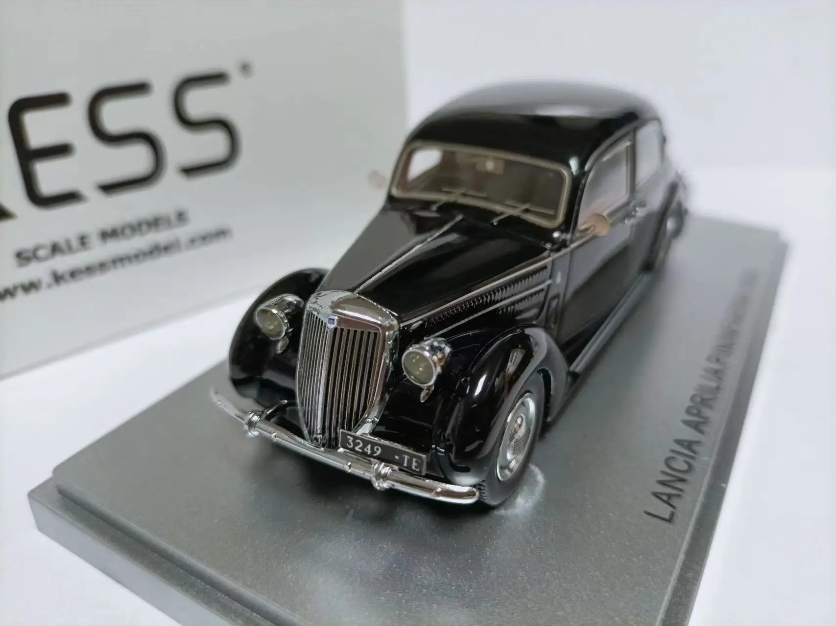 Kess 1:43 Aprilia Pininfarina 1939 Vintage Car Simulation Limited Edition Resin Metal Static Car Model Toy Gift