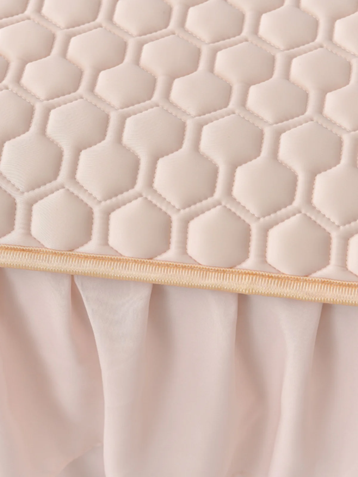 

Summer Pure Color Bed Skirt Latex Cooling Mat Tee-Piece Set Princ Sle Ruffle Bed eet hine Waable Ice Silk Bed C...