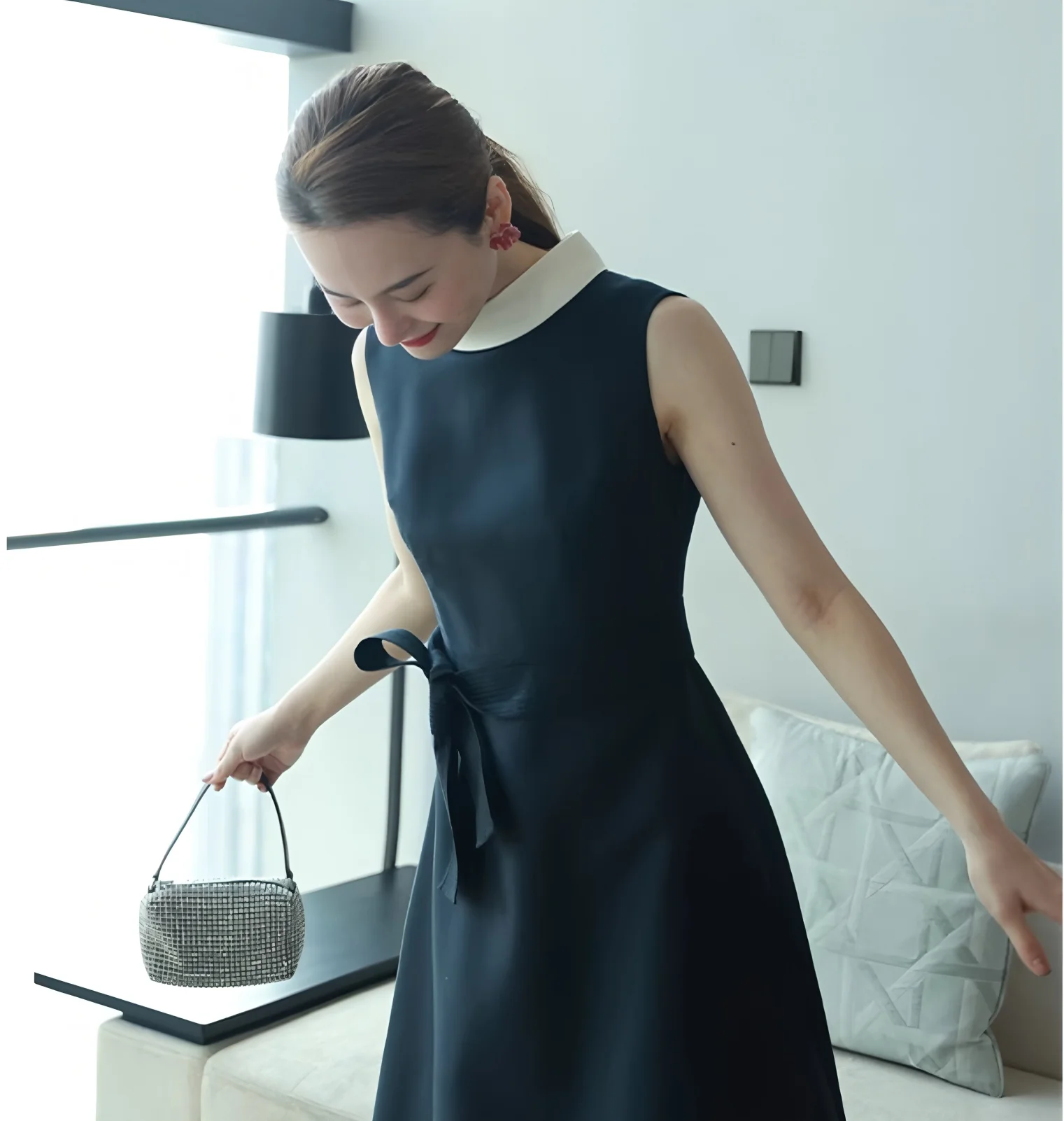 

Classic fashion Black Hepburn style sleeveless small A dress slim round neck lace-up mid-length dress Pink elegant dress