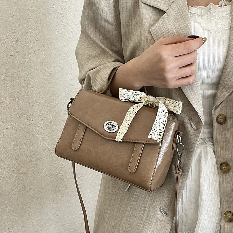 

2025 Minimalist Messenger Bag Womens Crossbody Shoulder Purse Stylish Commuter Handbag Versatile Small Tote for Work