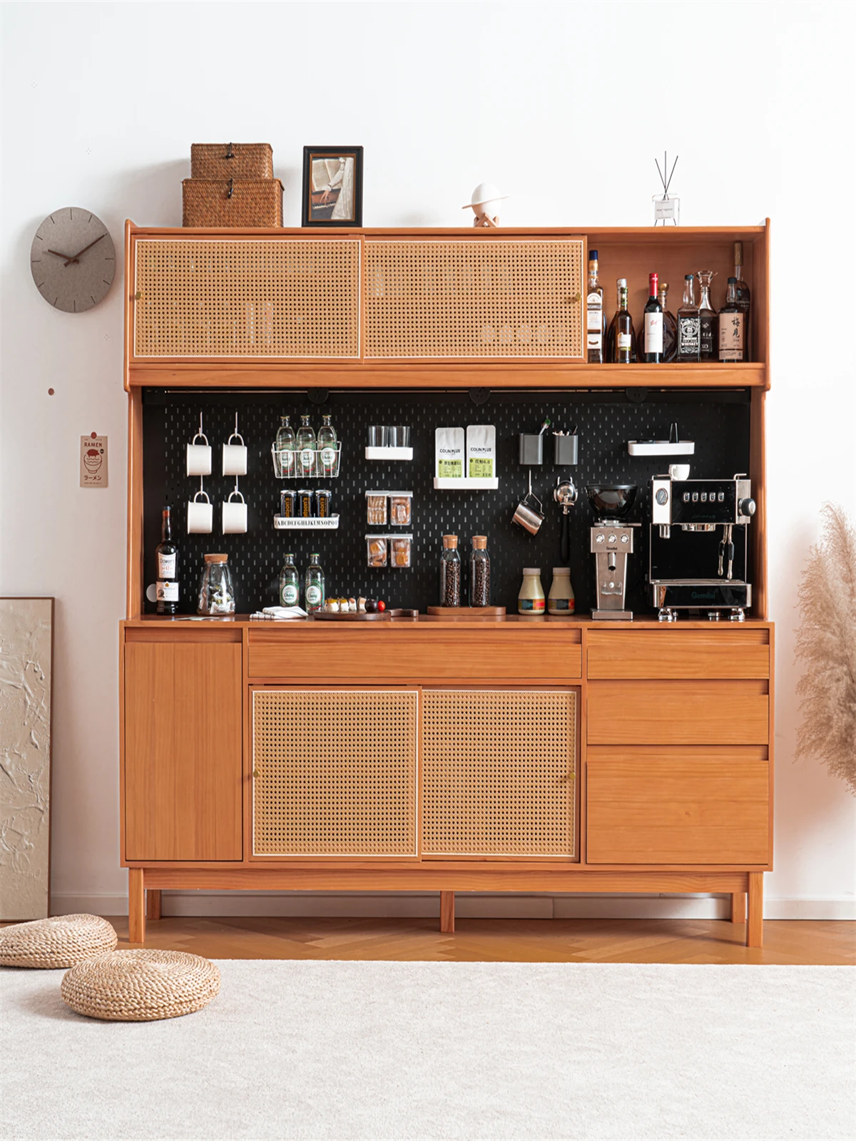 

Многофункциональный бытовой шкаф для хранения и чая из массива дерева в японском стиле из ротанга, скандинавская стена