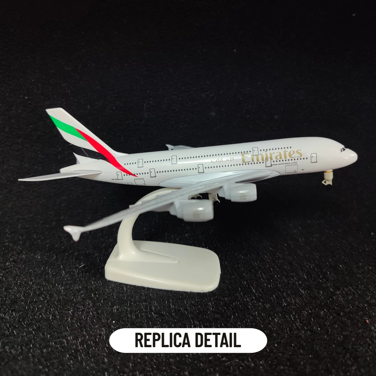 Scala 1:250 Metal Aviation Replica 20cm, Fly Emirates modello di aereo in miniatura, Room Decor regalo di natale giocattoli per bambini per ragazzi