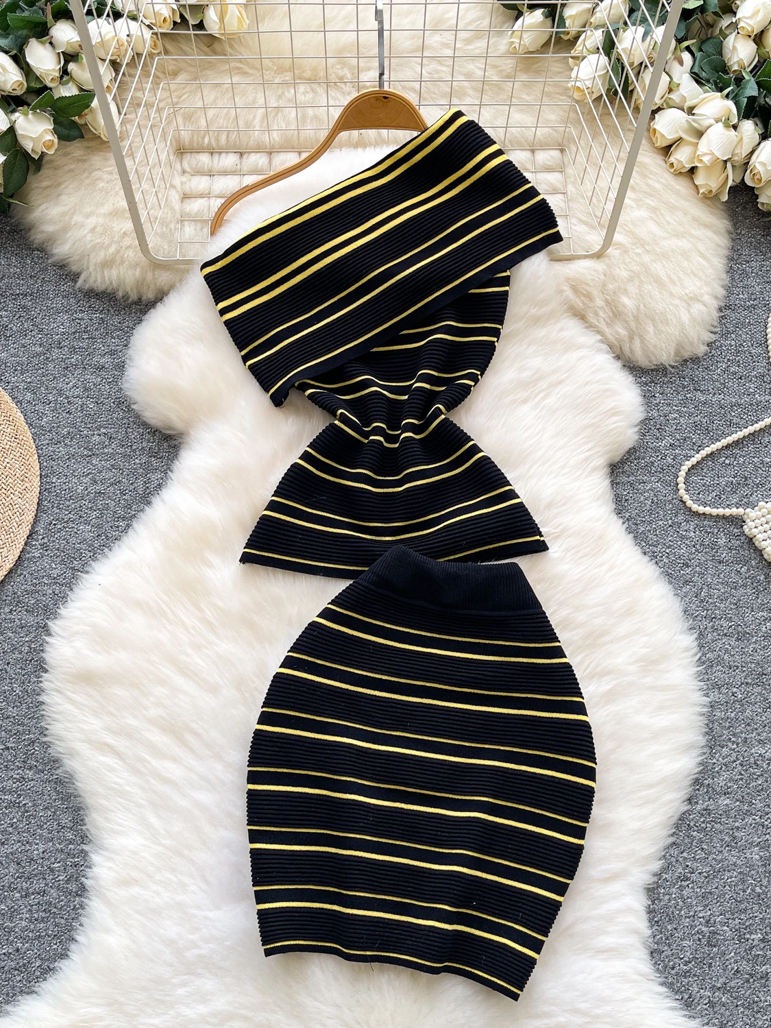 Foamlina женский вязаный комплект из 2 предметов в полоску с узором на одно плечо, майка без рукавов и эластичные пуговицы на талии, мини-юбка-карандаш, костюмы