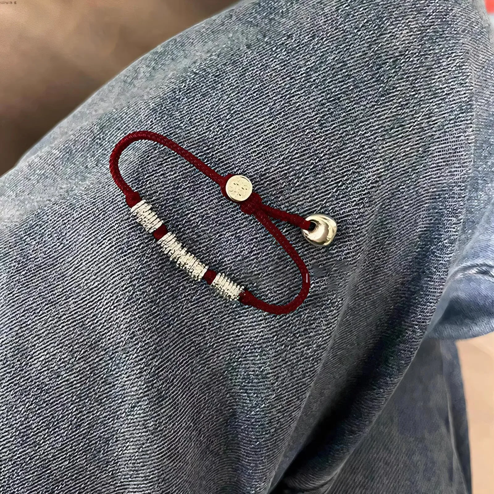 

Минималистичный браслет ручной работы с регулируемой красной нитью и круглым кулоном «Мир и Радость», браслет из бусин для женщин, подарок