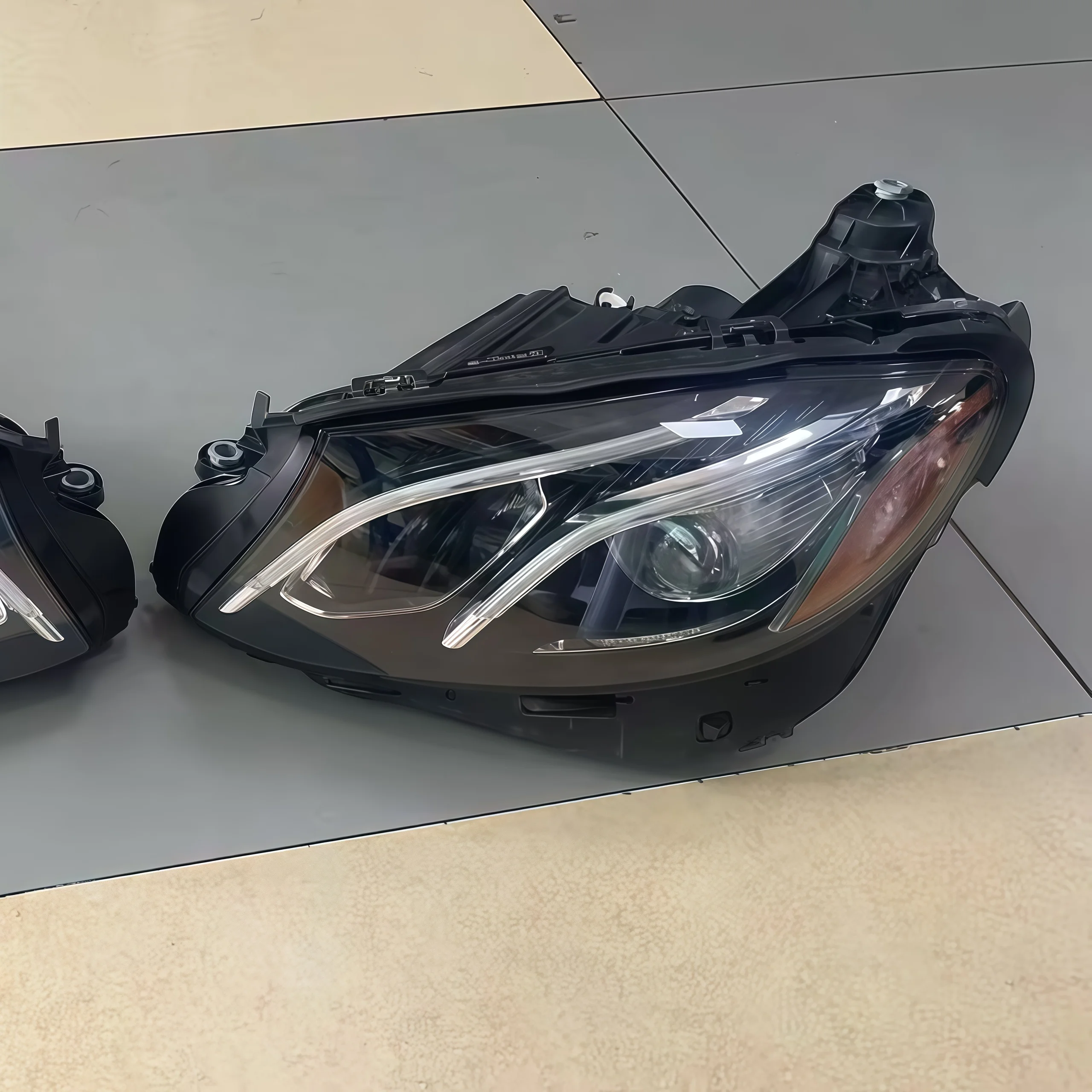 

For Mercedes-Benz E-Class W213 2016-2020 LED Headlight Headlamp Assembly Left/Right Side US Version Amber Reflector Replacement