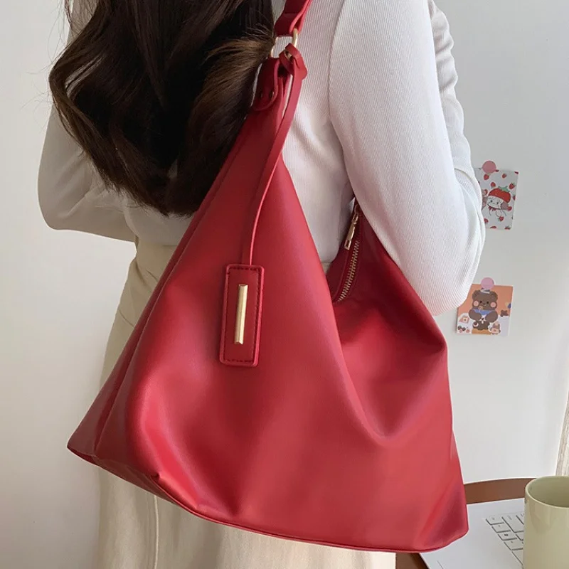 

Red Bridal Retro Large Capacity Underarm Bag Women's New Year High-Grade Simple All-Match Style Shoulder Bag