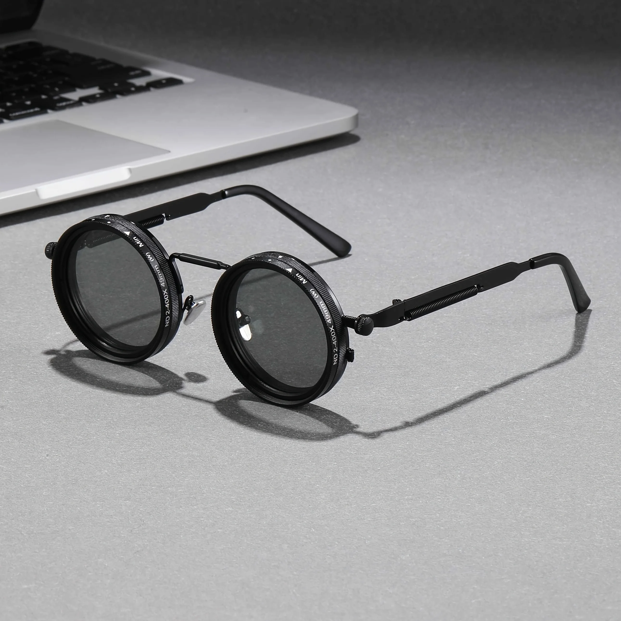 

Fashionable Adjustable Sunglasses Retro Punk Aluminum-magnesium Lenses Alloy Frames a Sunglasses Case and a Lens Cloth.