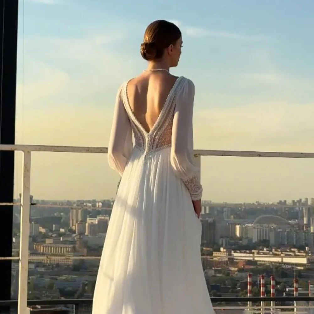 Suknie ślubne z długimi, biskupimi rękawami, seksownym rozcięciem na udzie, do połowy uda, szyte na miarę, z miękkiego szyfonu, z dekoltem w serek, zdobione koralikami, z wycięciami, eleganckie suknie ślubne.