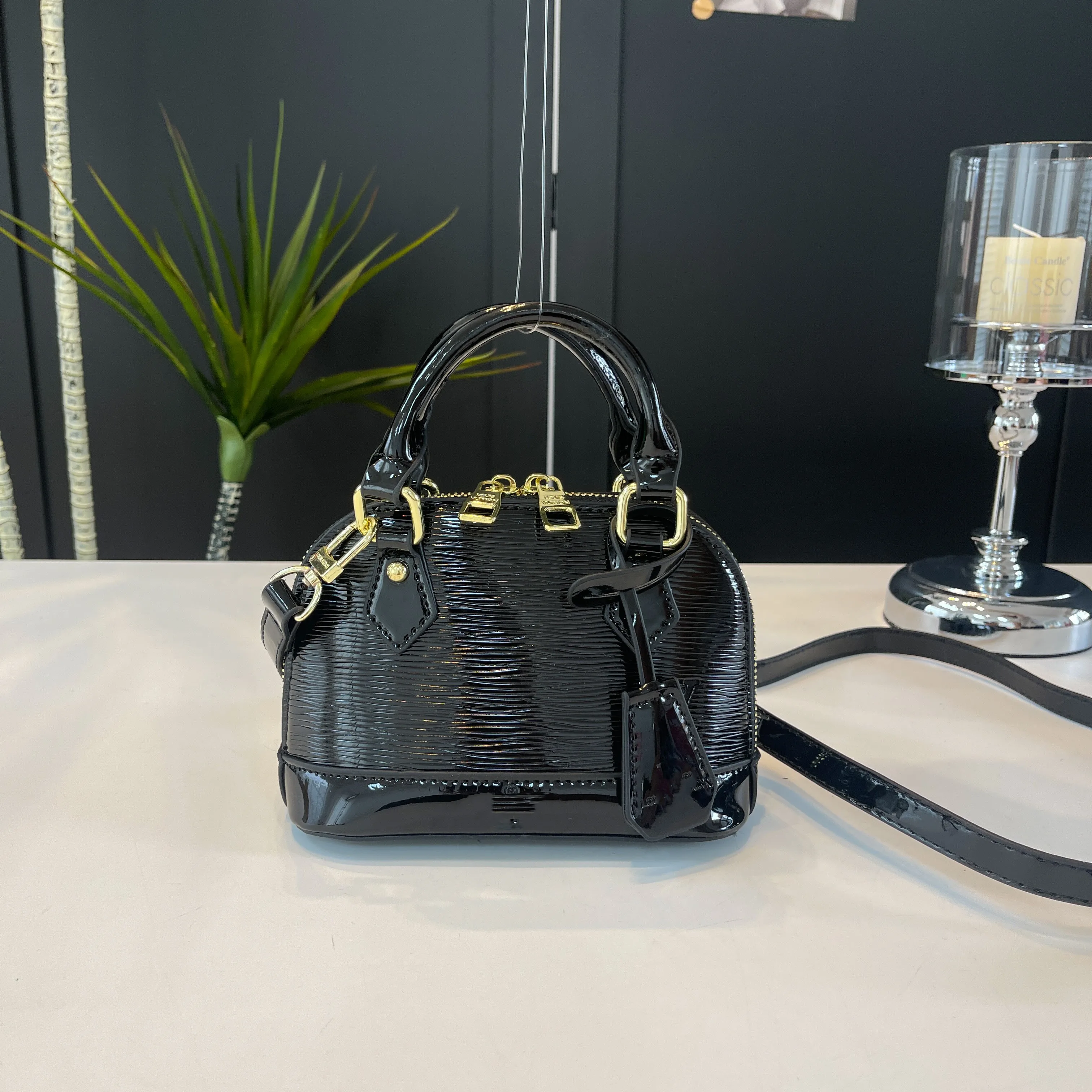 حقيبة يد مستوحاة من العلامات التجارية الفاخرة - حقيبة يد جلدية ذات سعة كبيرة مع مقابض مزدوجة وزخارف معدنية #4