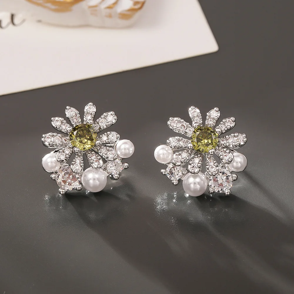 

Super sparkling pearl zircon earrings, fashionable and versatile flower earrings, niche design, exquisite sunflower earrings