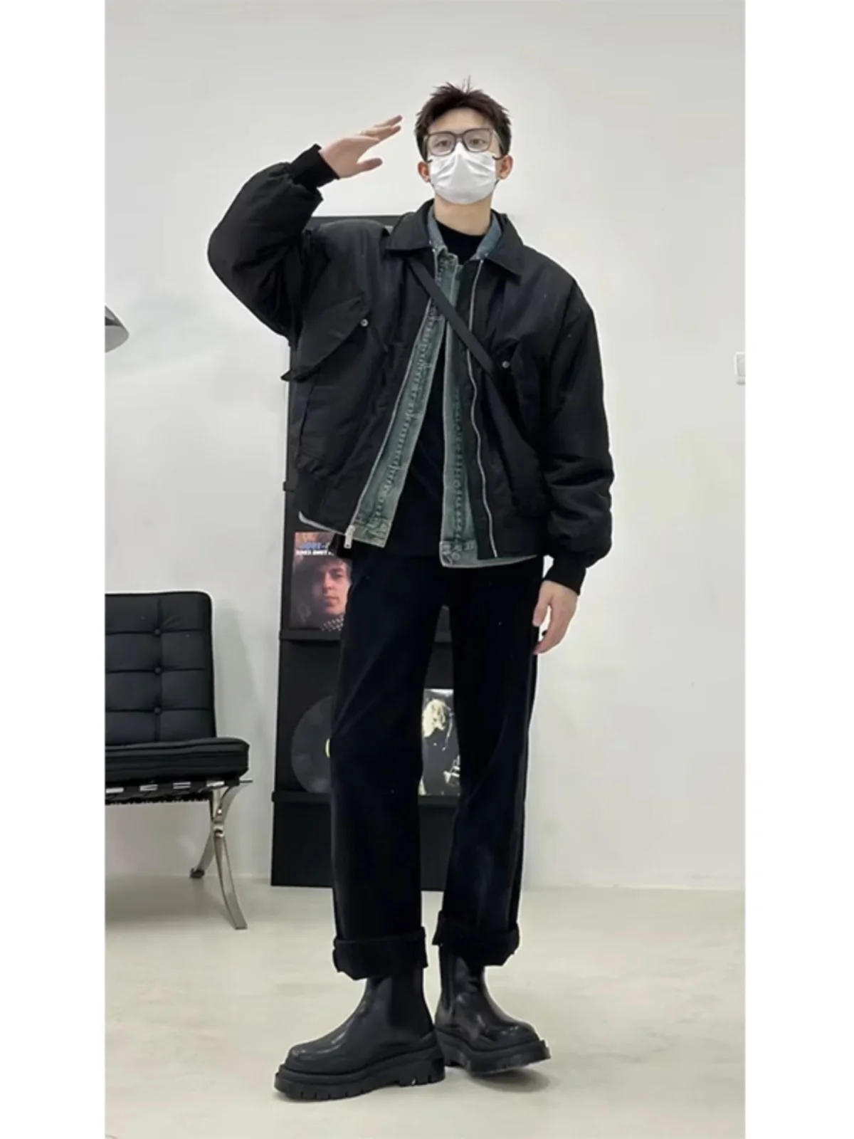 

Мужские джинсы на осень-зиму: широкие, прямые, из хлопкового денима, с высокой талией, молодежные, удобные для ношения с ботинками, с отворотами