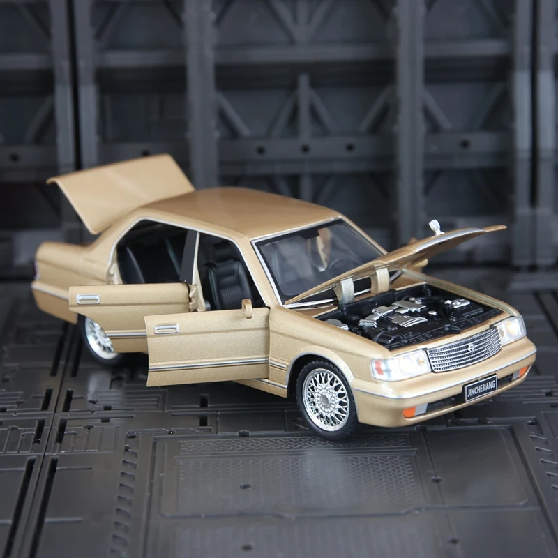 1:32 modelo de carro em liga de coroa, portas e capô do motor, porta-malas pode ser aberto, presente de brinquedo com feedback de som e luz para crianças