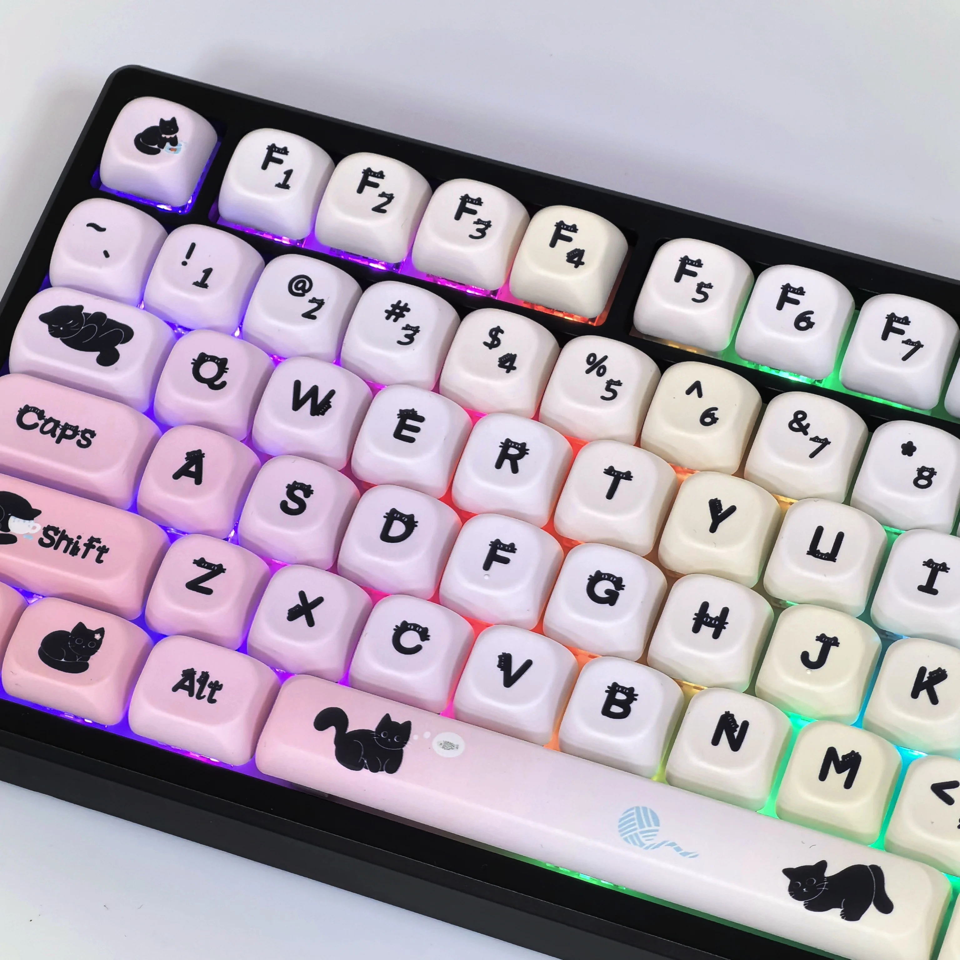 

MAIMOOO Black Cat Daily Keycap Cute Cat Gradient Pink Blue Cherry Moa Pbt For Mechanical Keyboard ISOKeycap Cute Cartoon Keycaps