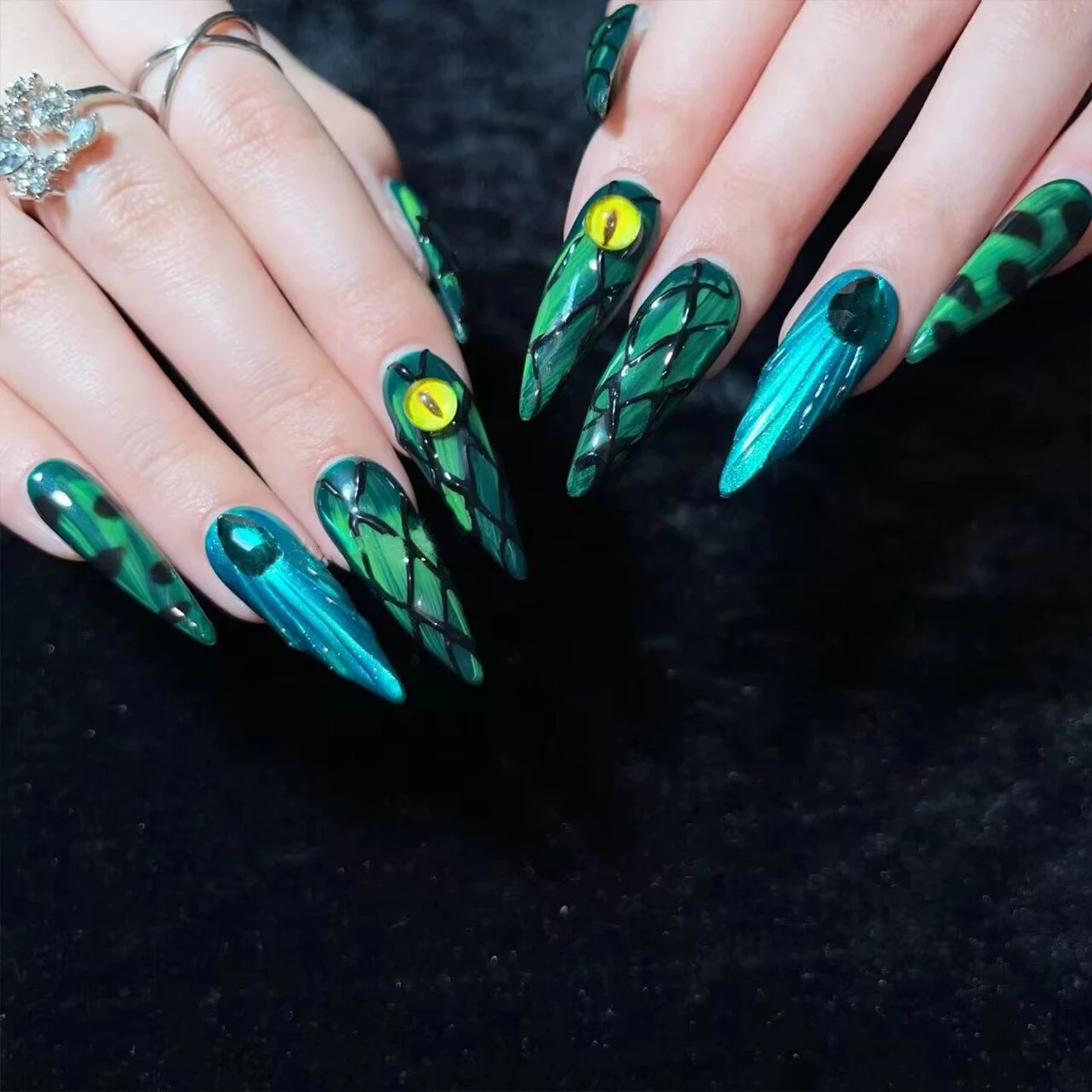 Handmade Snake Eye Press On Nails Long Stiletto Dark Fantasy Snake Scale Design Halloween Fake Nails Reusable Gothic False Nails