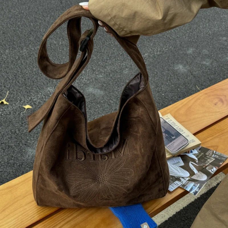 

Elegant Suede Bucket Bag Women's Letter Daisy Embroidery Shoulder Bag Adjustable Shoulder Strap Versatile Commute Crossbody Bag