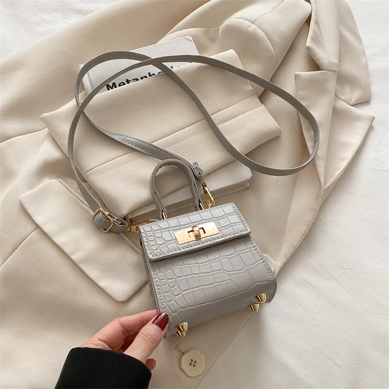 Trendige Geprägte Mini-Damen-Umhängetasche mit Goldverschluss Schultertaschen Abnehmbarer Riemen Henkeltasche Niedliche Crossbody-Handtasche – Detail 15