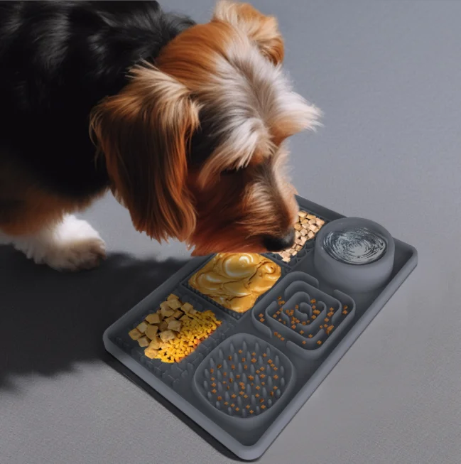 2023 New Silicone Dog Lick Mat Slow Feeder Dog Licking Mat Suction Cup Pet Dog Lick Pad