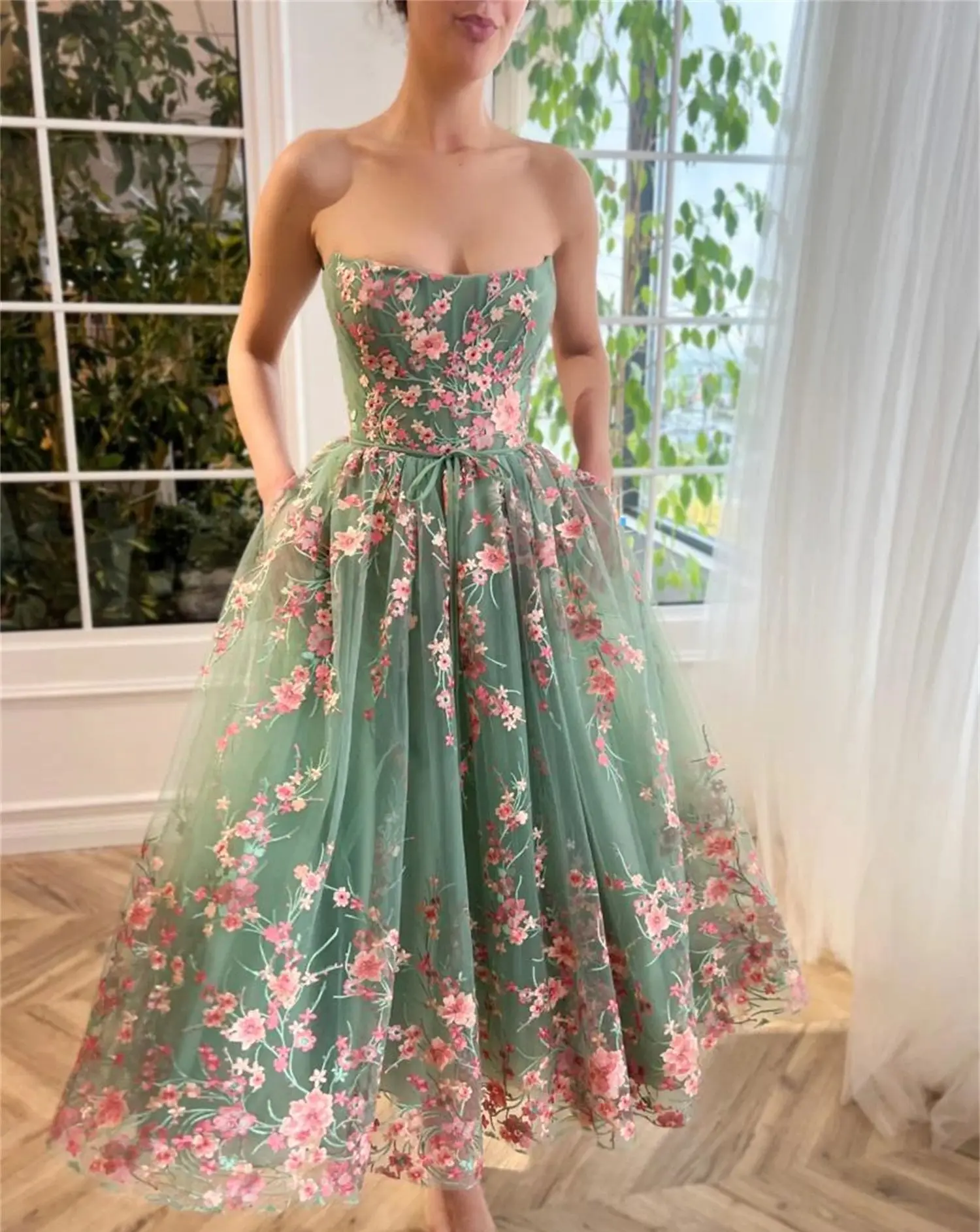 Medium Length Line A Graduation Gown Cocktail Dress Party Floral Embroidery Fabric Fashion Summer Dresses Customized Ball Gowns