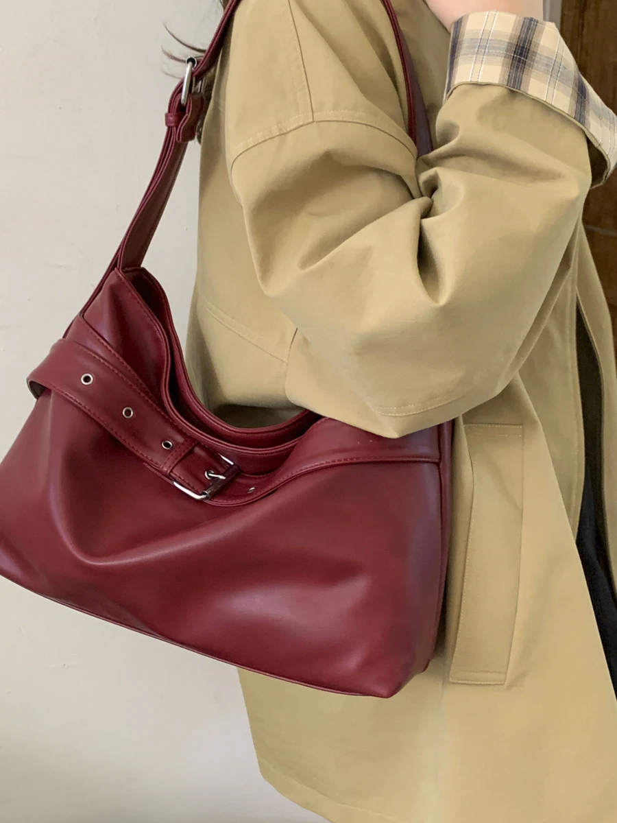 

Мотоциклетные сумки с пряжкой в стиле ретро, женские осенне-зимние новые корейские сумки на одно плечо большой вместимости, персонализированная мягкая сумка-тоут из искусственной кожи