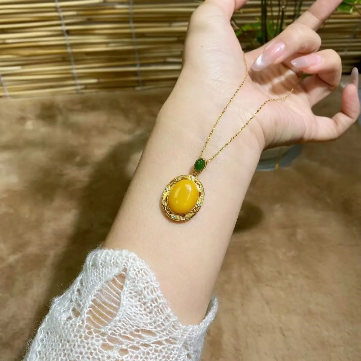 2026 new beeswax brushed silver egg surface pendant necklace elegant temperament inlaid beeswax pendant necklace model
