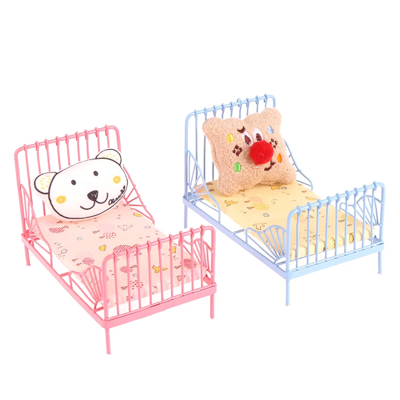 Casa de muñecas en miniatura, cama europea de hierro con colchón, oso, almohada, muebles, decoración de dormitorio, juguetes, accesorios de casa de muñecas, 1 Juego, 1:12