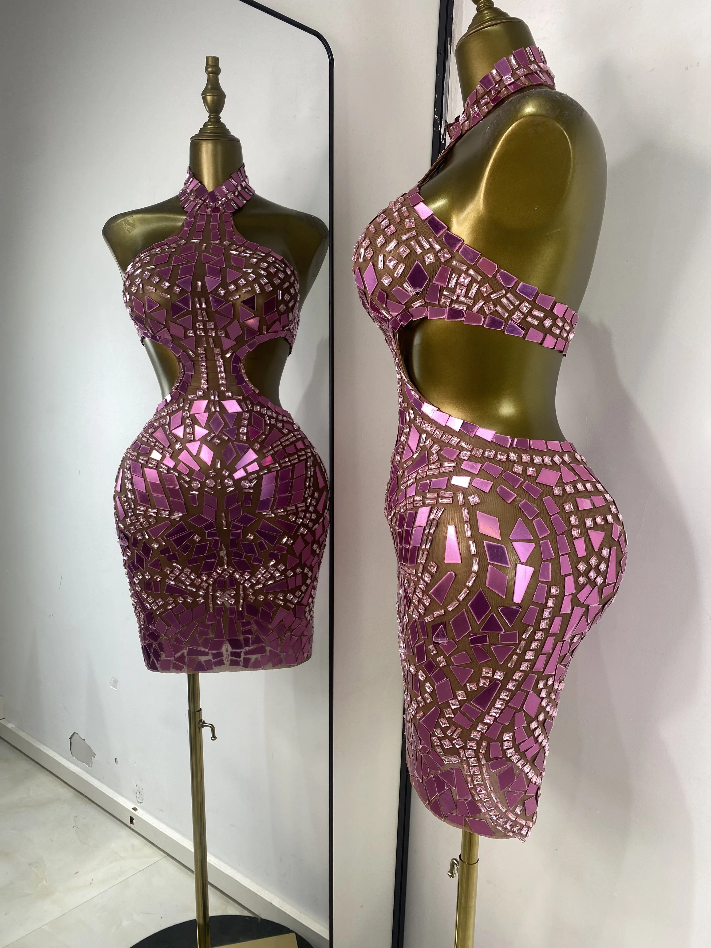 반짝이는 핑크 플렉시글라스 꽃잎 모양 라인스톤 메쉬 바디콘 미니 드레스 섹시한 홀터 컷아웃 Y2K 이브닝 클럽 파티 드레스 도매