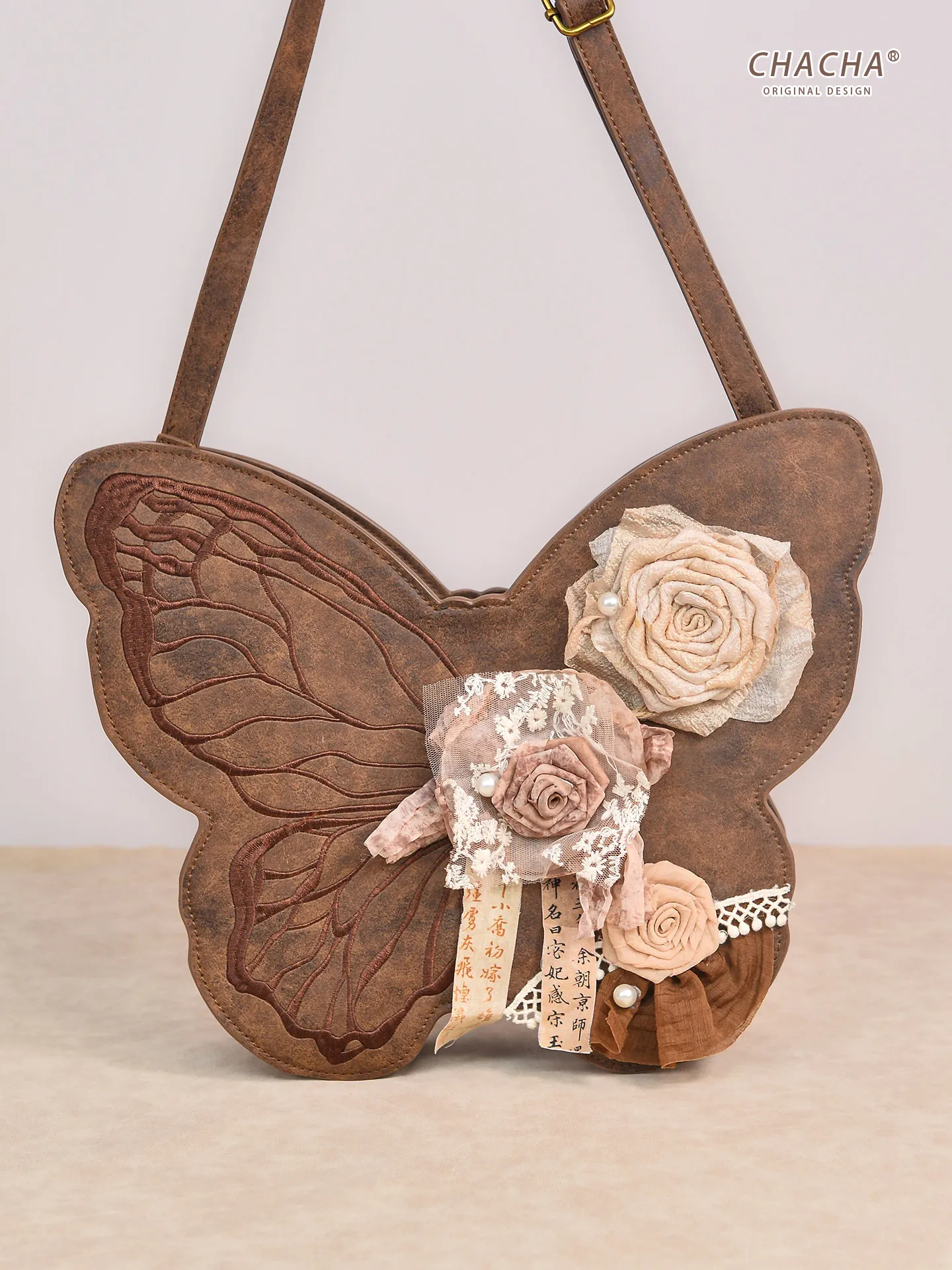 

American Retro Frosted Butterfly Embroidery Pattern Three-dimensional Rose Decoration Design For Single Shoulder Women Bag Trend
