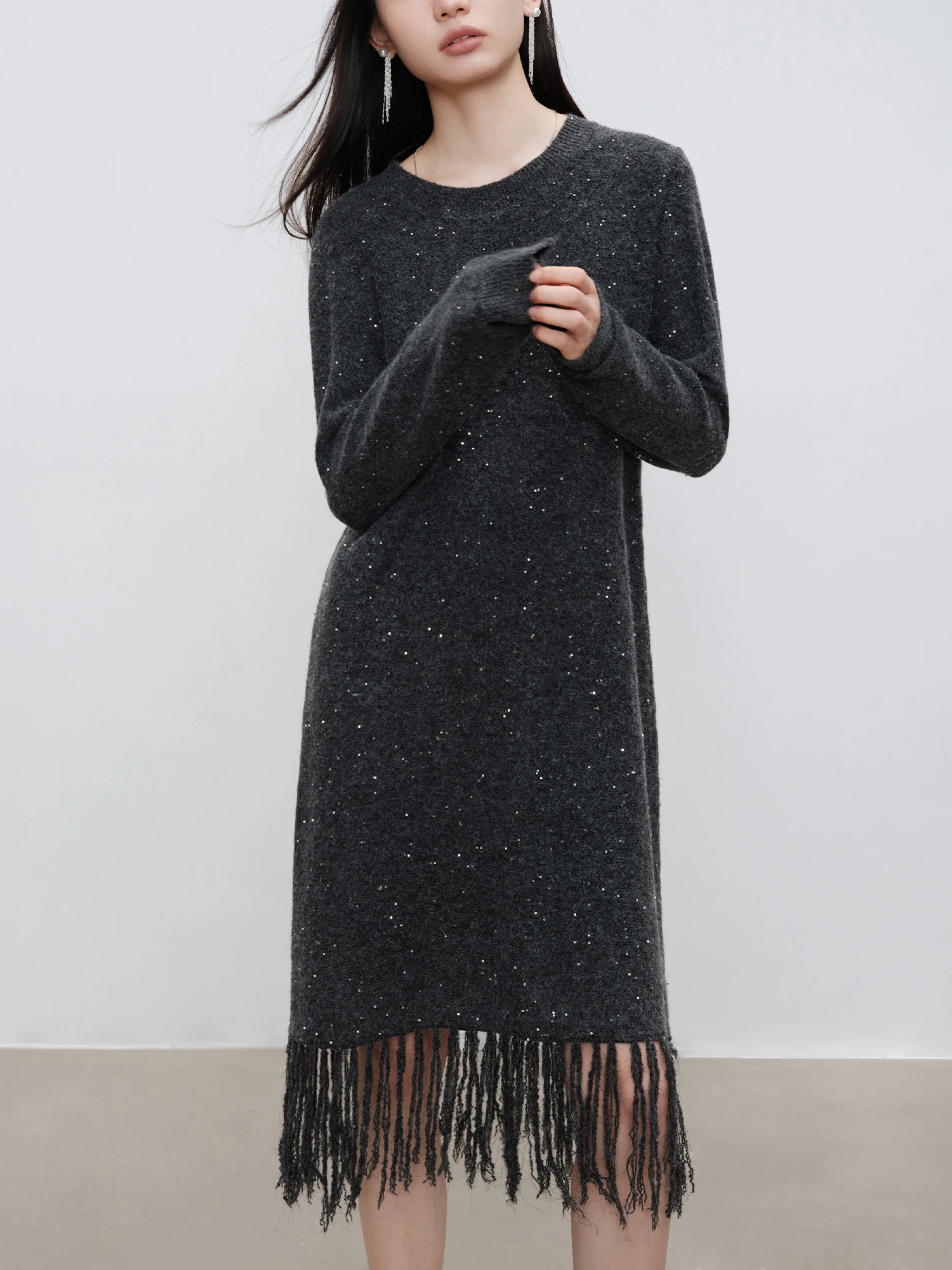 ZIQIAO Women Winter Knitted Dress Dark Grey Round Neck Long Straight Dress Sequined Fringed Long-sleeved Dresses 24ZQ94444